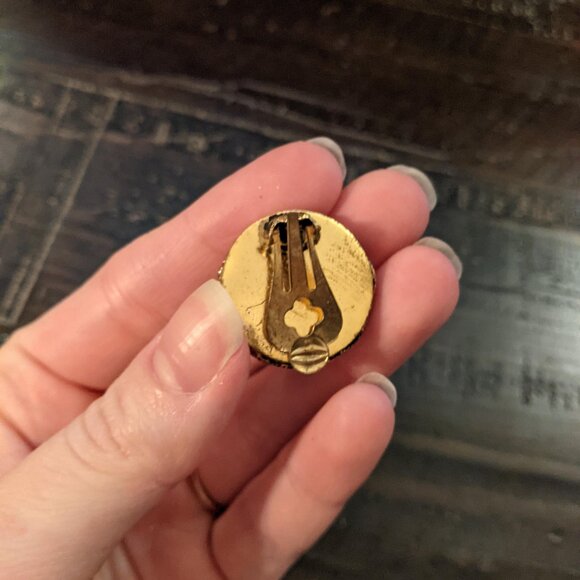 Vintage MCM Butterscotch Resin Brooch Clip-On Earrings Set Gold Tone Ornate Glam - Picture 9 of 9